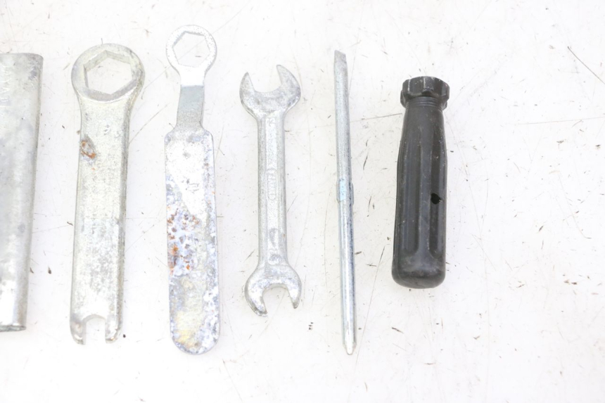 photo de TROUSSE A OUTILS HONDA SCV LEAD 100 (2003 - 2007)