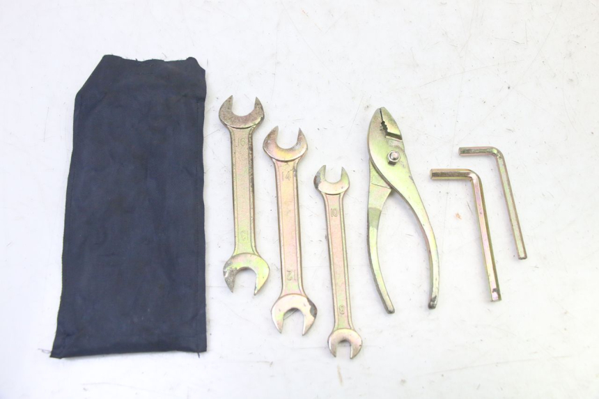 photo de TROUSSE A OUTILS TRIUMPH SPRINT 900 (1995 - 1998)