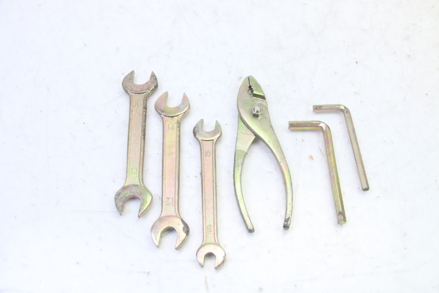 photo de TROUSSE A OUTILS TRIUMPH SPRINT 900 (1995 - 1998)