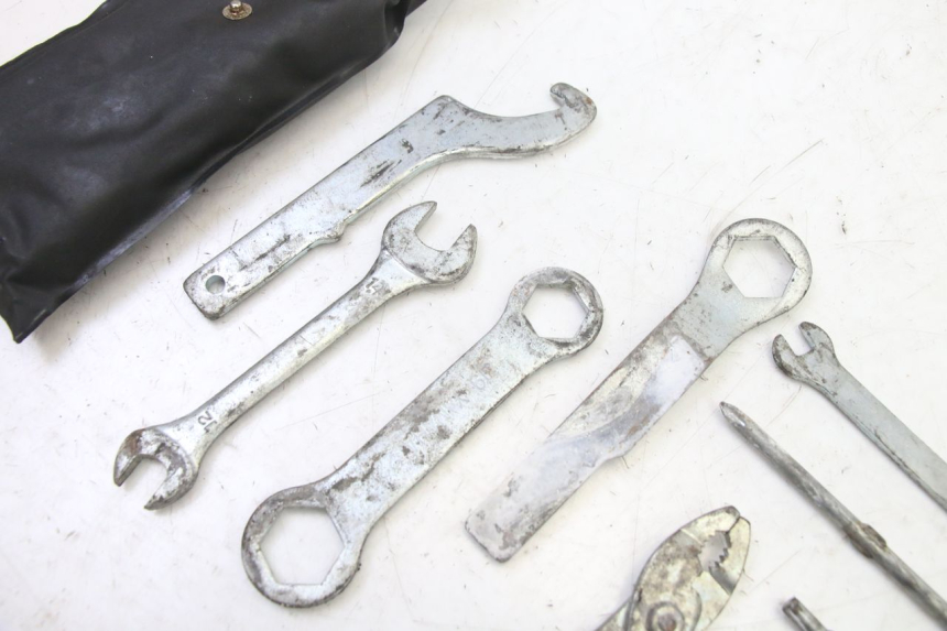 photo de TROUSSE A OUTILS YAMAHA TDR DELTABOX 125 (1993 - 2003)