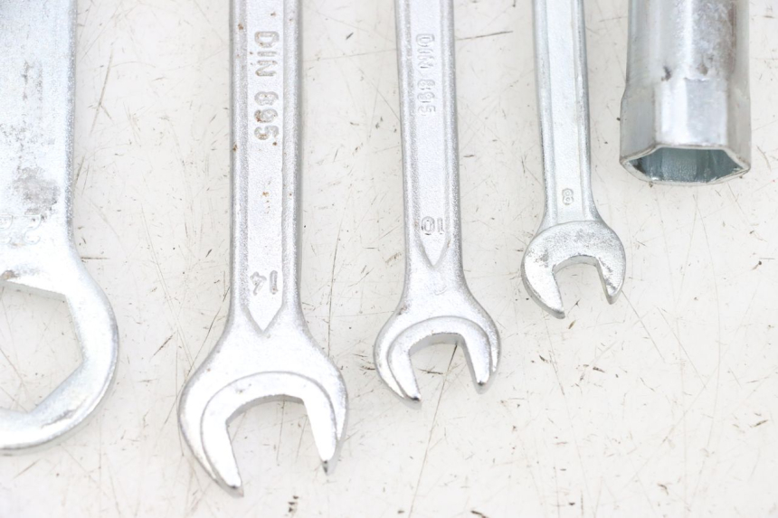 photo de TROUSSE A OUTILS YAMAHA TZR 50 (2008 - 2016) - État de surface