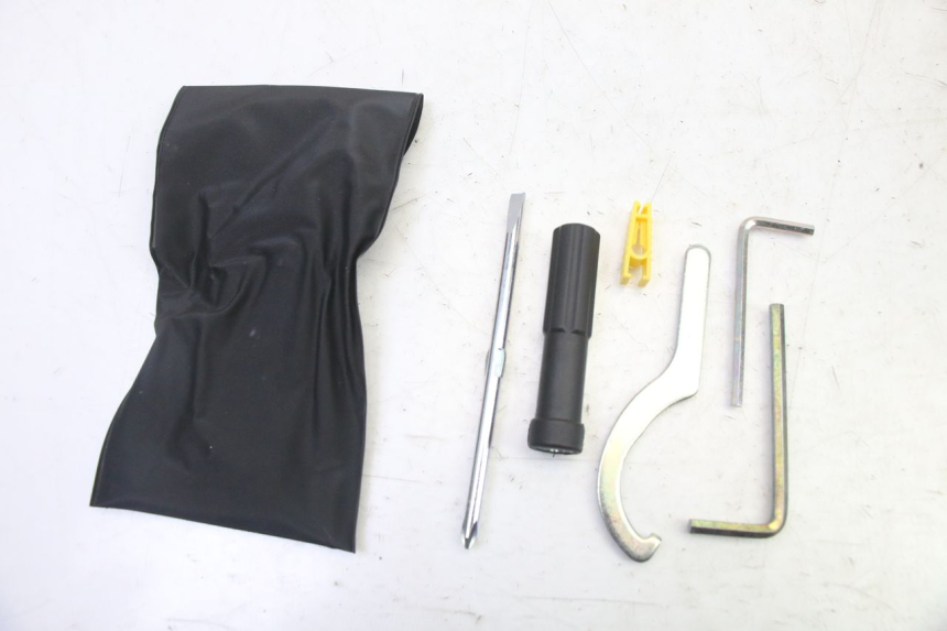 photo de TROUSSE A OUTILS YAMAHA XMAX X-MAX 125 (2021 - 2025)