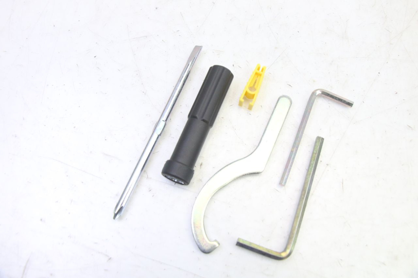 photo de TROUSSE A OUTILS YAMAHA XMAX X-MAX 125 (2021 - 2025)