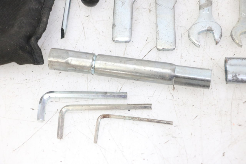 photo de TROUSSE A OUTILS YAMAHA XJ6 ABS 600 (2008 - 2016)