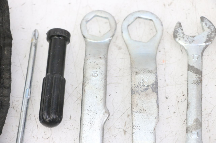 photo de TROUSSE A OUTILS YAMAHA XJ6 ABS 600 (2008 - 2016)