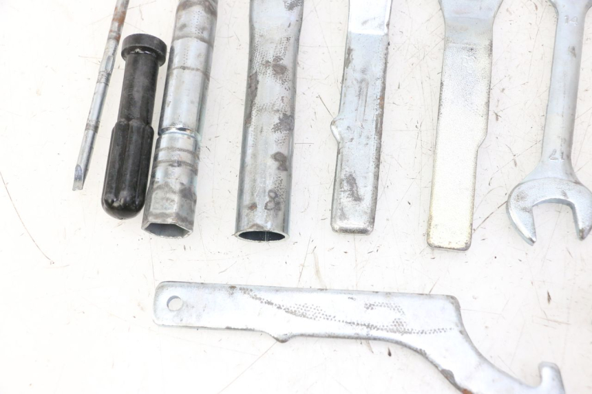 photo de TROUSSE A OUTILS YAMAHA XJ6 ABS 600 (2008 - 2016)