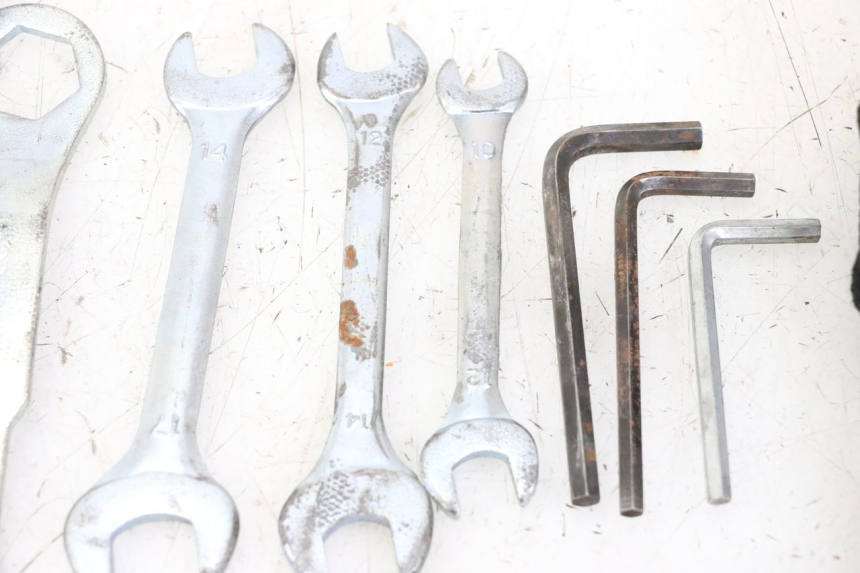 photo de TROUSSE A OUTILS YAMAHA XJ6 ABS 600 (2008 - 2016)