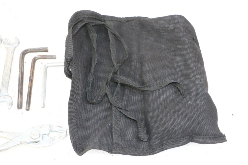 photo de TROUSSE A OUTILS YAMAHA XJ6 ABS 600 (2008 - 2016)