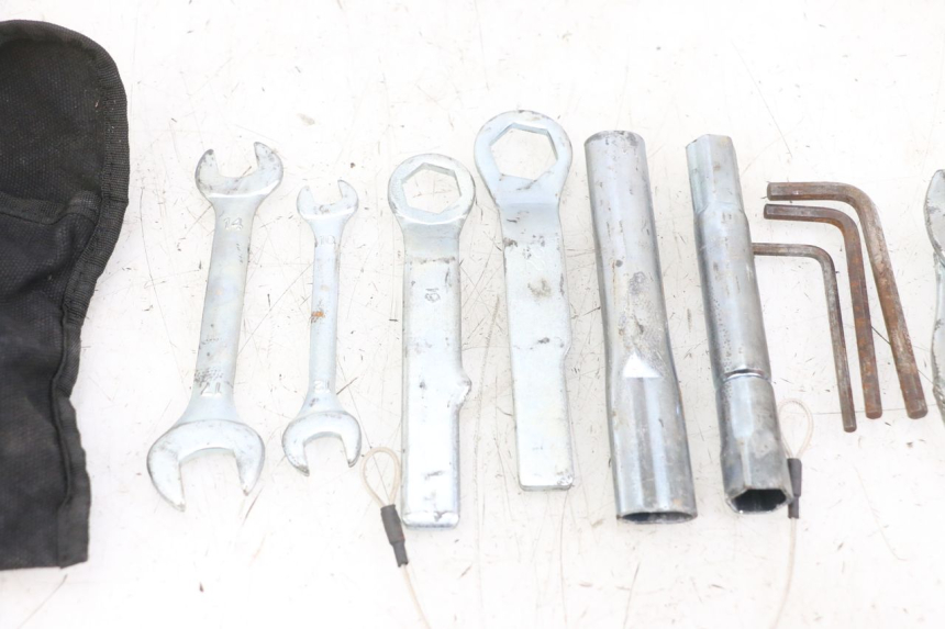 photo de TROUSSE A OUTILS YAMAHA XJ6 ABS 600 (2008 - 2016)