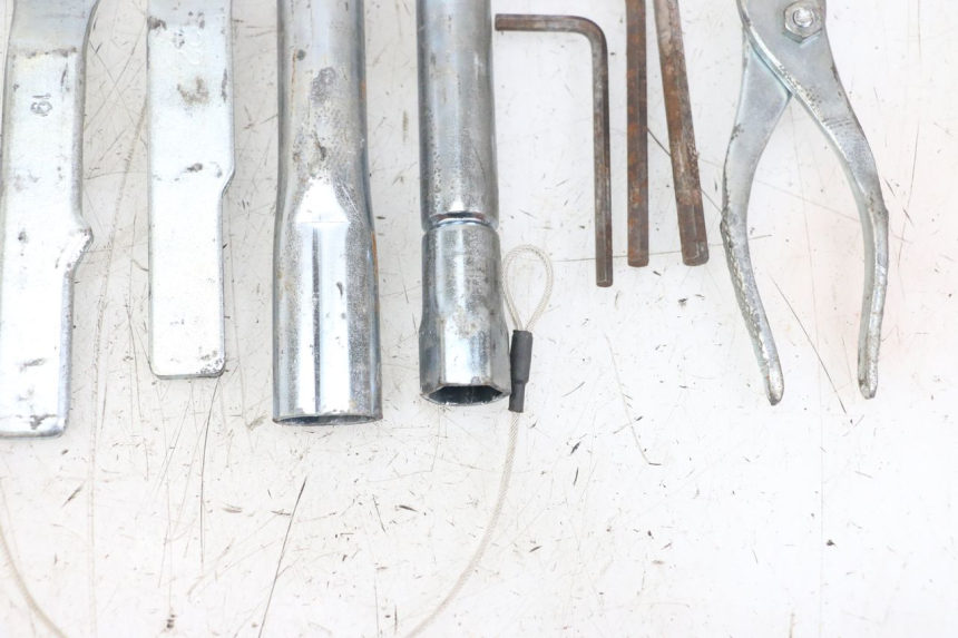 photo de TROUSSE A OUTILS YAMAHA XJ6 ABS 600 (2008 - 2016)