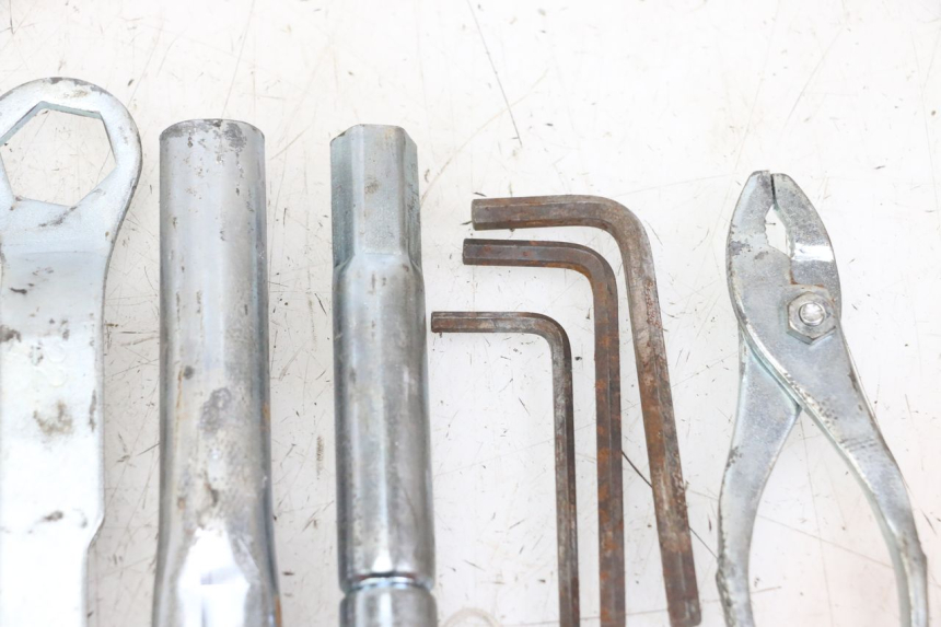 photo de TROUSSE A OUTILS YAMAHA XJ6 ABS 600 (2008 - 2016)