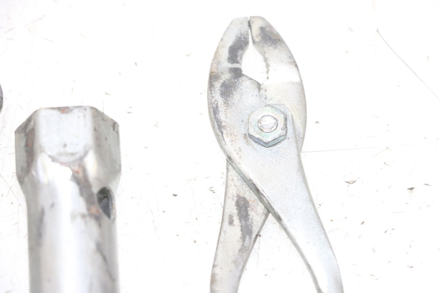 photo de TROUSSE A OUTILS YAMAHA YFM R RAPTOR 250 (2008 - 2014) - Pièce contrôlée