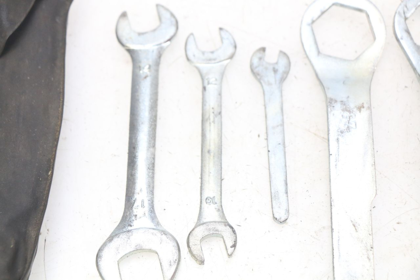 photo de TROUSSE A OUTILS KAWASAKI ZR7 ZR-7 S 750 (1999 - 2004)