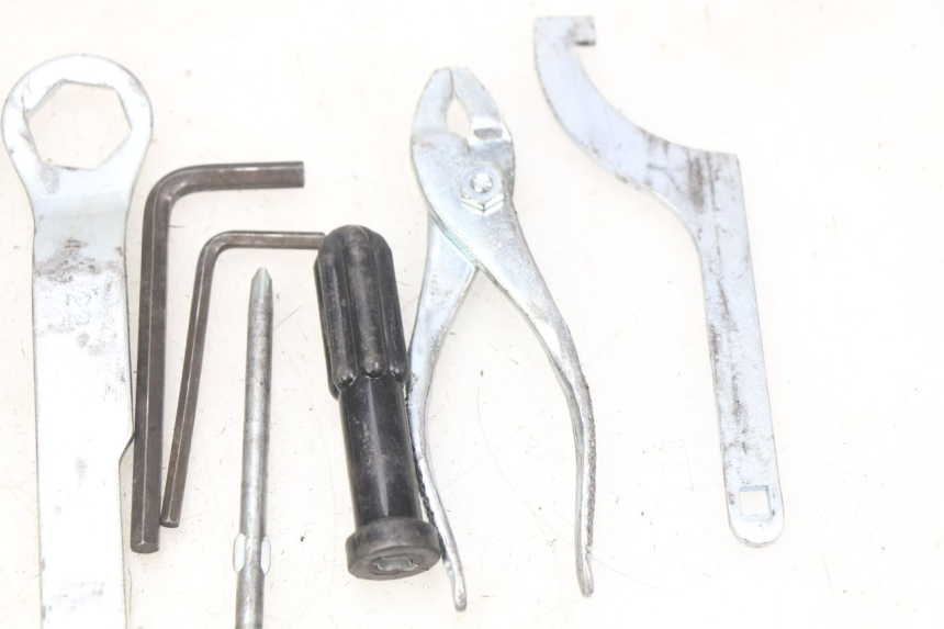 photo de TROUSSE A OUTILS KAWASAKI ZR7 ZR-7 S 750 (1999 - 2004)