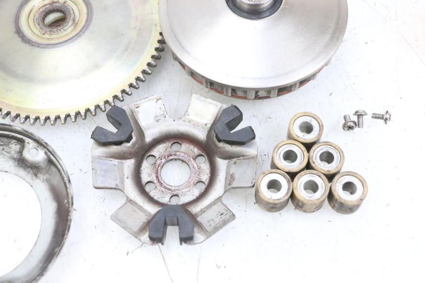 photo de VARIATEUR PEUGEOT ELYSEO 125 (1999 - 2004) - Gros plan technique