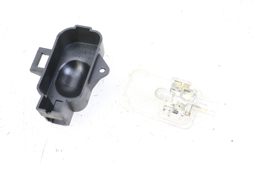 photo de VEILLEUSE HONDA FES S-WING SWING ABS 125 (2007 - 2015)