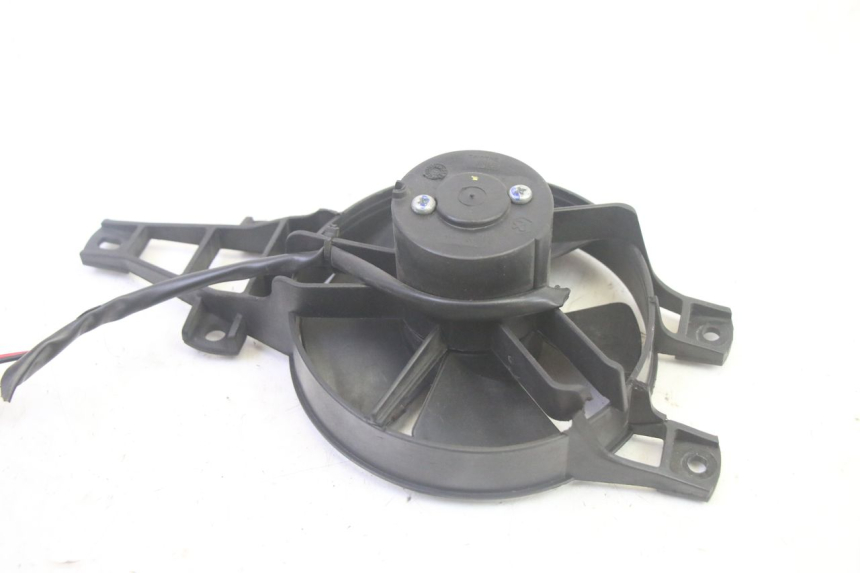 photo de VENTILATEUR PIAGGIO MP3 500 (2016 - 2018) - Gros plan technique