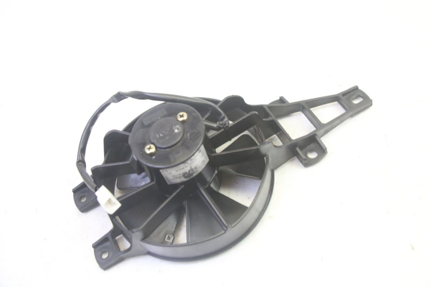 photo de VENTILATEUR PIAGGIO MP3 RL 250 (2006 - 2010) - Autre angle de vue