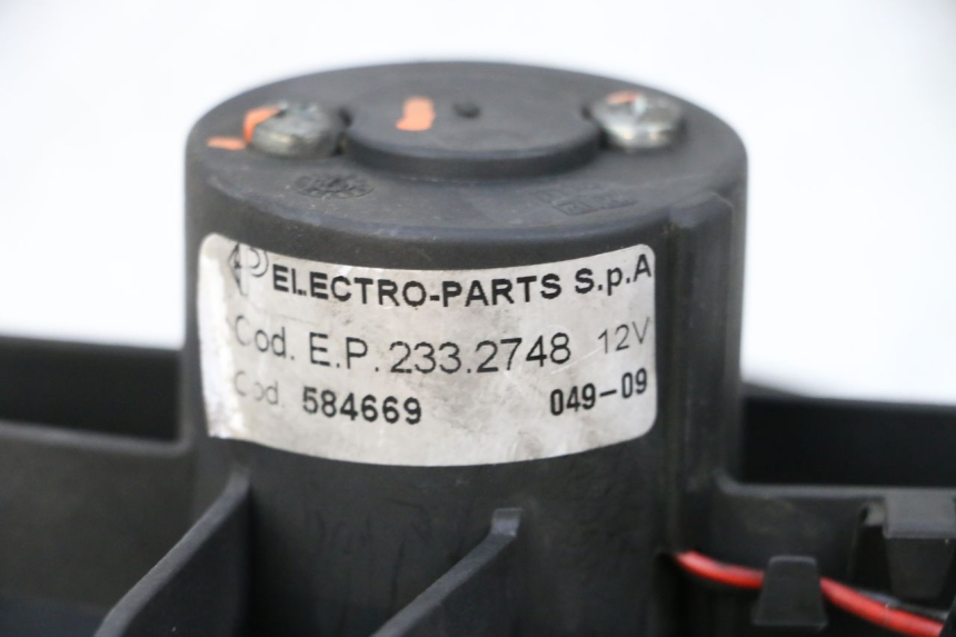 photo de VENTILATEUR PIAGGIO VESPA GTS SUPER IE 125 (2009 - 2016) - Autre angle de vue