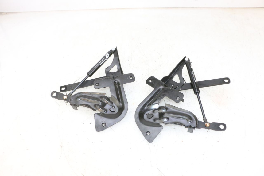 photo de VERIN COFFRE JM MOTORS GTS 125 (2015 - 2019) - Gros plan technique