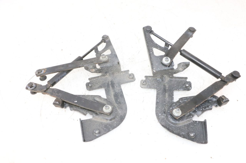 photo de VERIN COFFRE PEUGEOT SATELIS 125 (2013 - 2018) - Gros plan technique