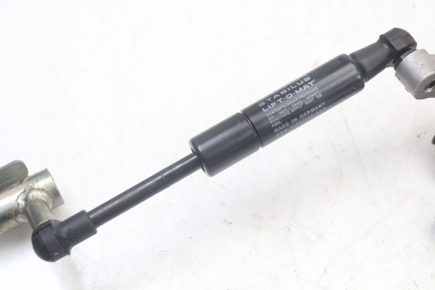 photo de VÉRIN COFFRE YAMAHA XMAX X-MAX ABS 125 (2017 - 2020)