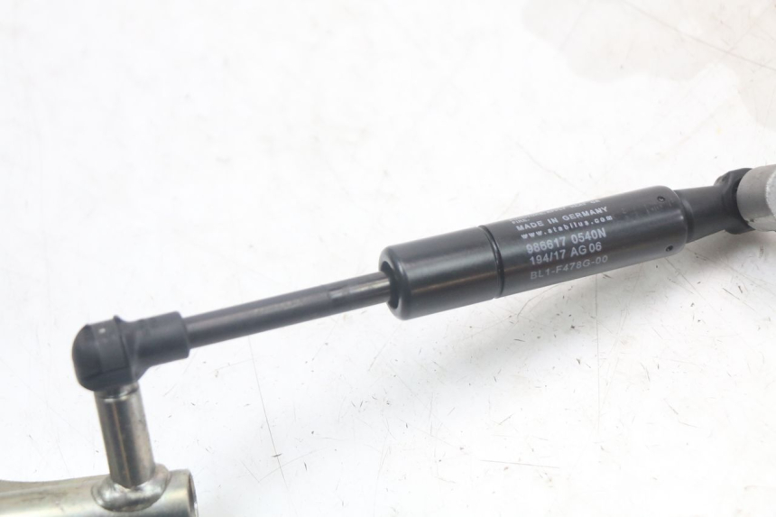 photo de VÉRIN COFFRE YAMAHA XMAX X-MAX ABS 125 (2017 - 2020)