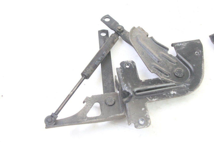 photo de VERIN SELLE PEUGEOT SATELIS 250 (2006 - 2012)