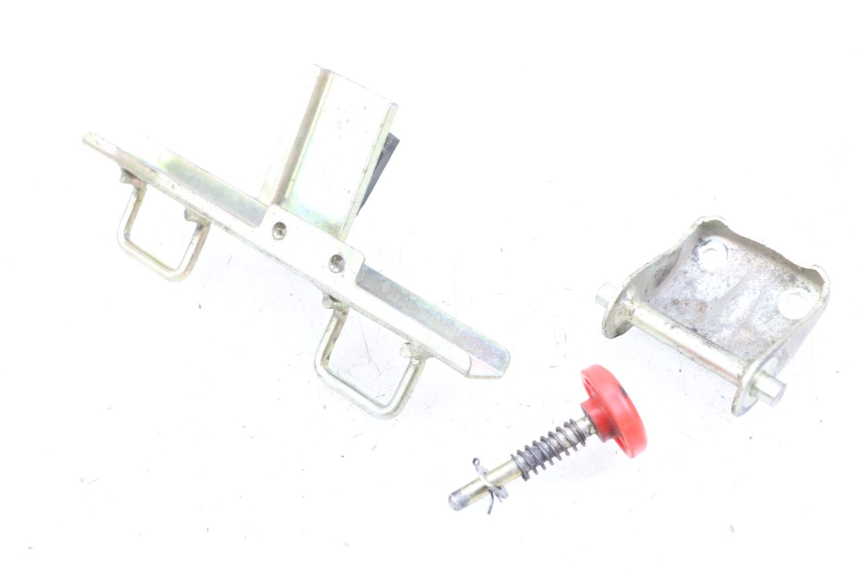 photo de VERROUILLAGE SELLE HYOSUNG GTR 125 (2006 - 2008)
