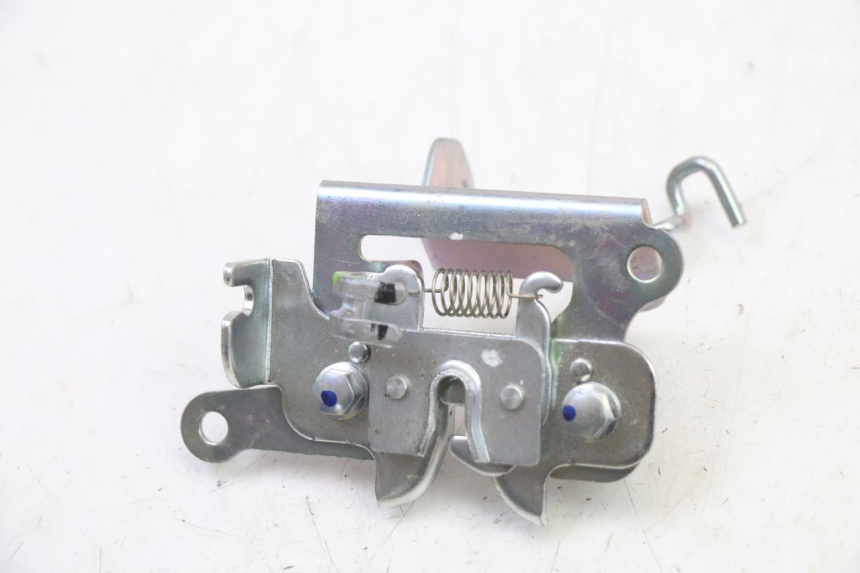 photo de VERROUILLAGE TRAPPE YAMAHA XMAX X-MAX 125 (2021 - 2025)