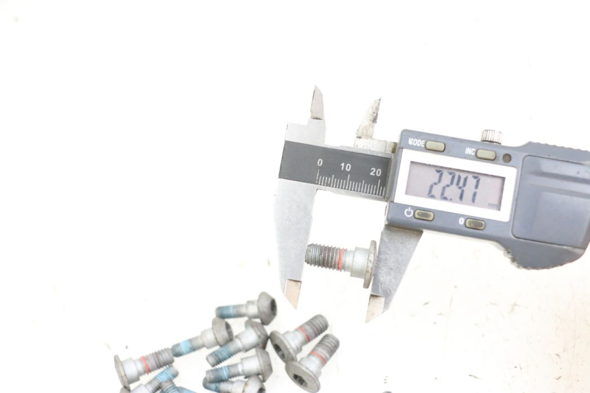 photo de VIS DISQUE DE FREIN YAMAHA MT-07 MT07 ABS 700 (2018 - 2020) - Gros plan technique