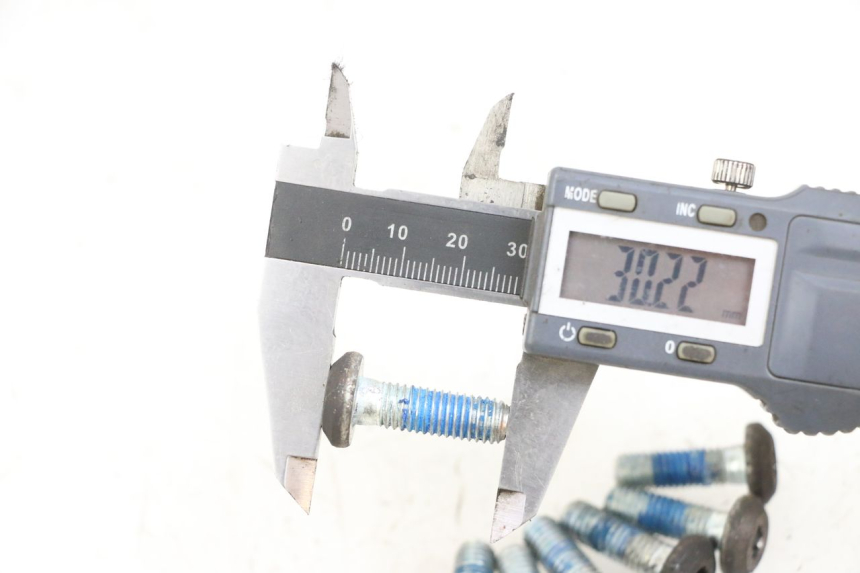 photo de VIS DISQUE DE FREIN YAMAHA YP MAJESTY 125 (2002 - 2006) - Zoom état d’usage