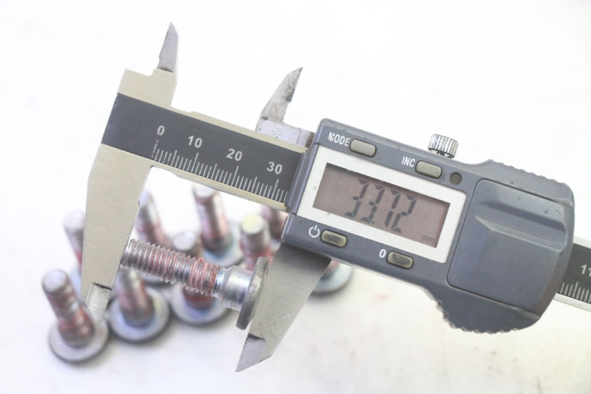 photo de VIS DISQUE DE FREIN KAWASAKI ZR 7 750 (1999 - 2001) - Autre angle de vue